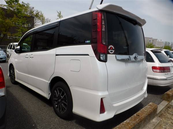 Toyota Noah Van For Hire Kenya 1 1